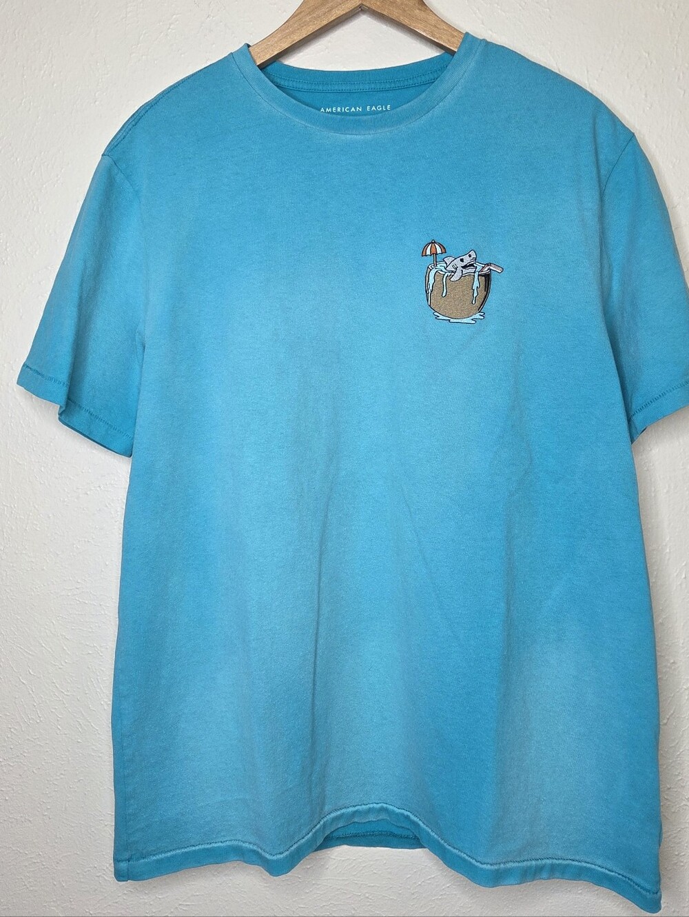 American Eagle Sun Faded Graphic Tee Turquoise Blue Embroidered Shark Size Large